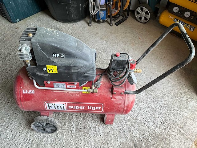 Fini compressor en dewalt supertiger 265m en dewalt 11 bar luchtcompressor (2x) - afbeelding 1 van  12