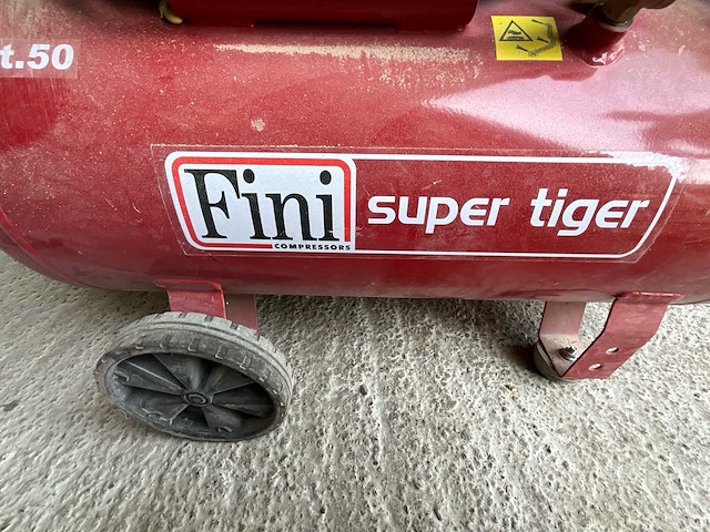 Fini compressor en dewalt supertiger 265m en dewalt 11 bar luchtcompressor (2x) - afbeelding 8 van  12