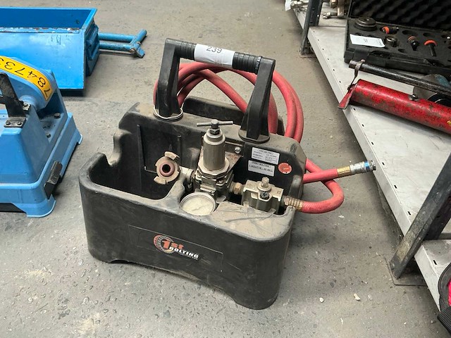 First bolting pneumatische regelaar - afbeelding 1 van  5