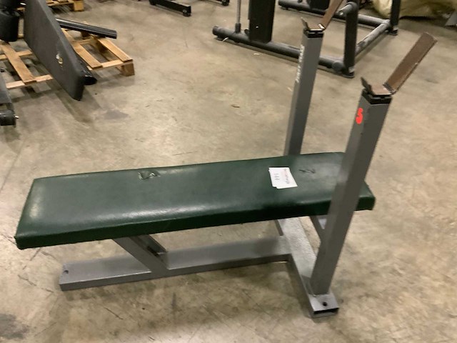 First class commercial bench press krachtstation - afbeelding 1 van  5