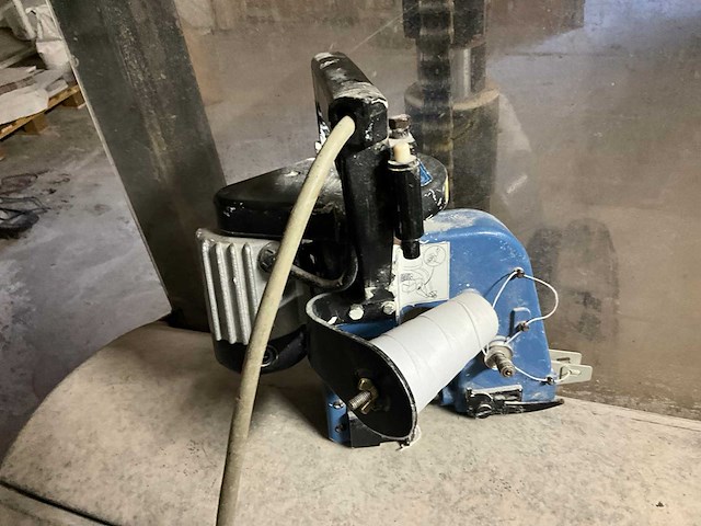 Fischbein draagbare naaimachine - afbeelding 3 van  5