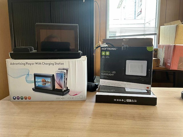Fit-pc, laadstation en 2x hoftronic ledlamp - afbeelding 2 van  7
