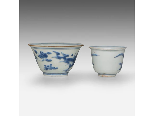 Five fine chinese blue and white shipwreck ware cups, decoration incl. dragons and birds, late ming dynasty, tallest h 5 cm - afbeelding 3 van  13