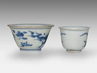 Five fine chinese blue and white shipwreck ware cups, decoration incl. dragons and birds, late ming dynasty, tallest h 5 cm - afbeelding 3 van  13