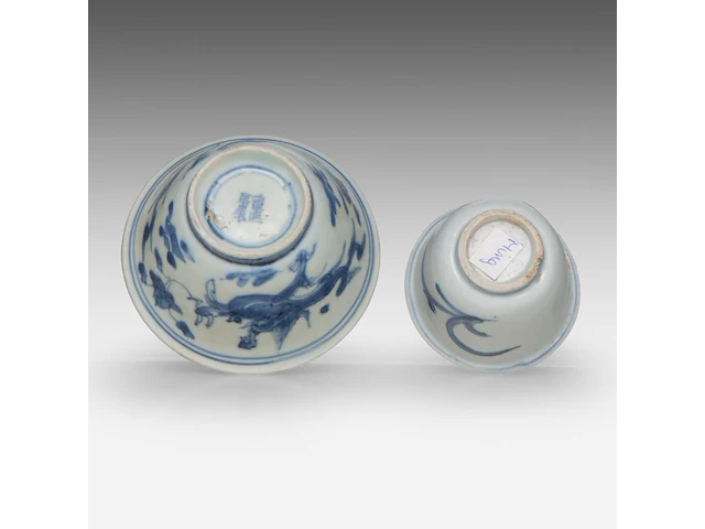 Five fine chinese blue and white shipwreck ware cups, decoration incl. dragons and birds, late ming dynasty, tallest h 5 cm - afbeelding 5 van  13