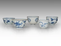 Five fine chinese blue and white shipwreck ware cups, decoration incl. dragons and birds, late ming dynasty, tallest h 5 cm