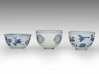 Five fine chinese blue and white shipwreck ware cups, decoration incl. dragons and birds, late ming dynasty, tallest h 5 cm - afbeelding 6 van  13