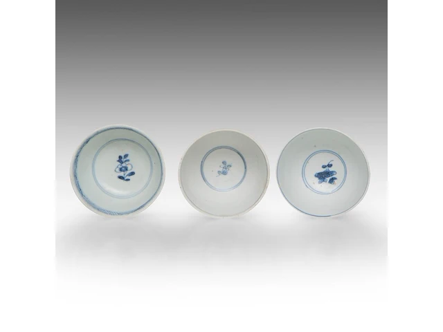 Five fine chinese blue and white shipwreck ware cups, decoration incl. dragons and birds, late ming dynasty, tallest h 5 cm - afbeelding 10 van  13
