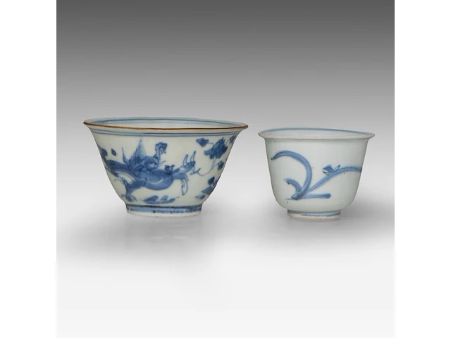 Five fine chinese blue and white shipwreck ware cups, decoration incl. dragons and birds, late ming dynasty, tallest h 5 cm - afbeelding 12 van  13