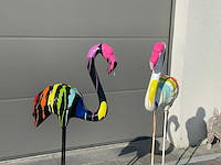 Flamingo zwart trash met betonnen voet h116cm x l52cm - afbeelding 2 van  3
