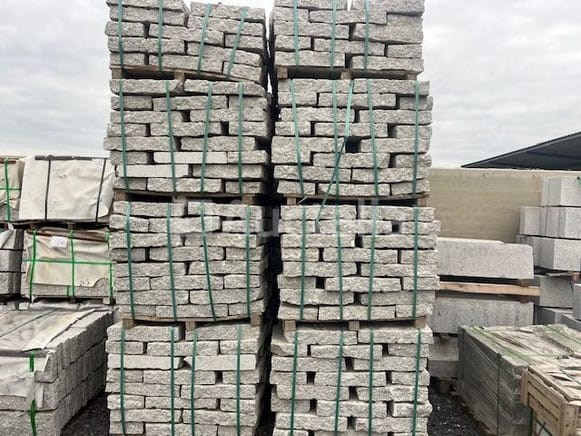 Flatbed trailer, graniet, bestrating