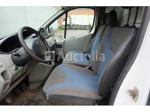 Flatbed van renault trafic (2013-214,606 km) - afbeelding 34 van  48