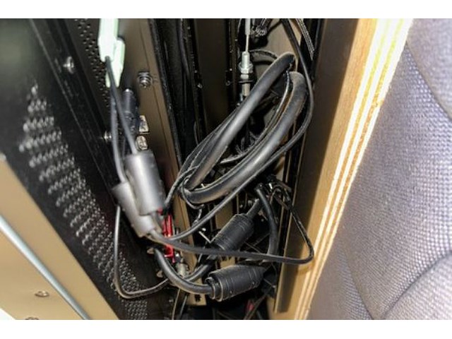 Flatscreen 4 tv's in werking met boxen - afbeelding 16 van  19