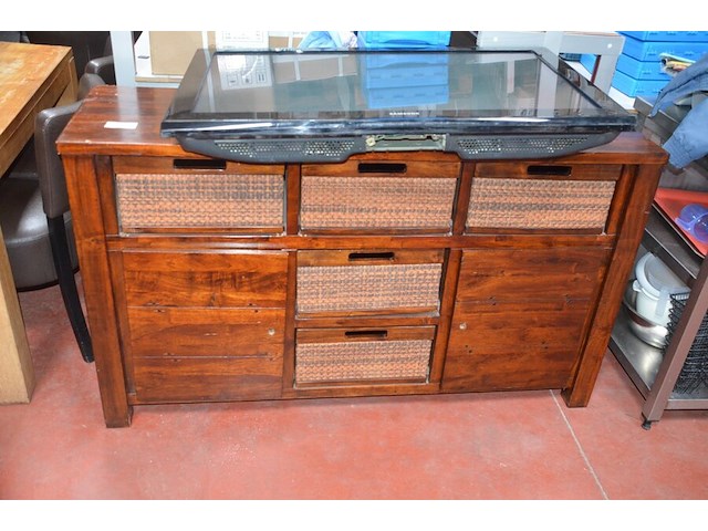 Flatscreen plasma tv samsung met afstandsbediening, houten kast laag model met 5 laden en 2 deuren afm. 150x45x90cm (18,21) - afbeelding 1 van  6