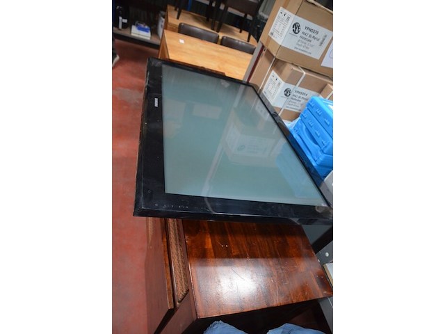 Flatscreen plasma tv samsung met afstandsbediening, houten kast laag model met 5 laden en 2 deuren afm. 150x45x90cm (18,21) - afbeelding 3 van  6
