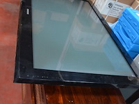 Flatscreen plasma tv samsung met afstandsbediening, houten kast laag model met 5 laden en 2 deuren afm. 150x45x90cm (18,21) - afbeelding 3 van  6