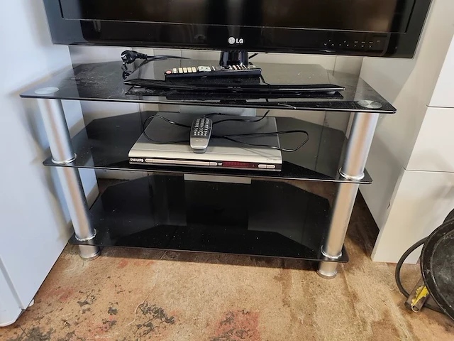 Flatscreen tv lg 37le310 met afstandsbediening (gebruikt en getest), dvd speler philips dvp520/00 met afstandsbediening (gebruikt en getest) - afbeelding 2 van  10