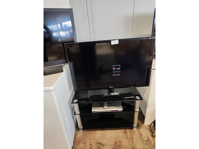 Flatscreen tv lg 37le310 met afstandsbediening (gebruikt en getest), dvd speler philips dvp520/00 met afstandsbediening (gebruikt en getest) - afbeelding 1 van  10