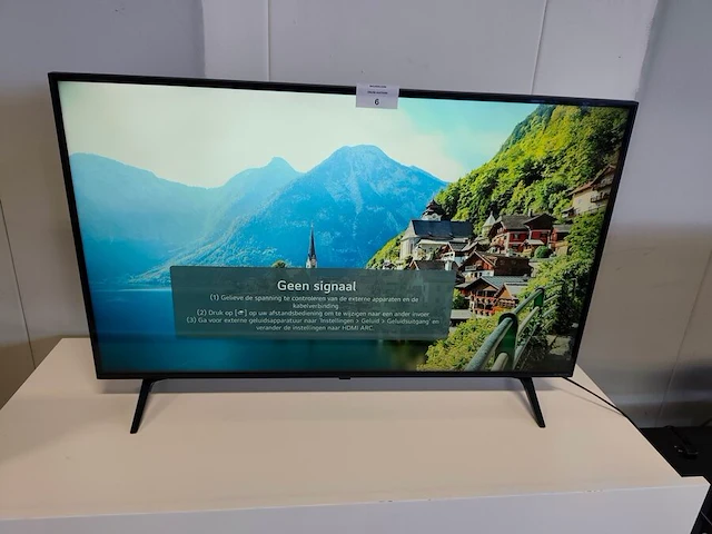 Flatscreen tv lg 43nano756pa zonder afstandsbediening, wit gelakte ladenkast met 4 laden 130x50x80 (vertoont lichte gebruikssporen) - afbeelding 2 van  9