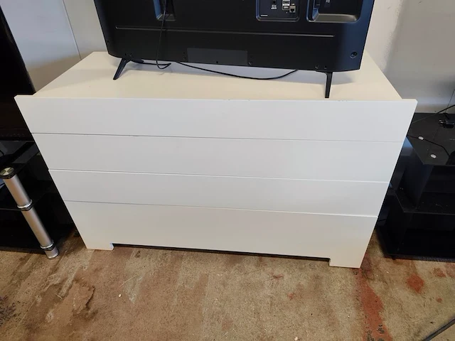 Flatscreen tv lg 43nano756pa zonder afstandsbediening, wit gelakte ladenkast met 4 laden 130x50x80 (vertoont lichte gebruikssporen) - afbeelding 7 van  9