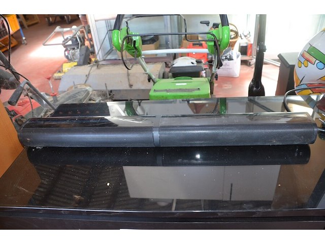 Flatscreen tv lg 50nano2t6b met afstandsbediening en muurbeugel, fineer bureel met 1 lade en 1 deur, soundbar medion, bureau stoel - afbeelding 2 van  14