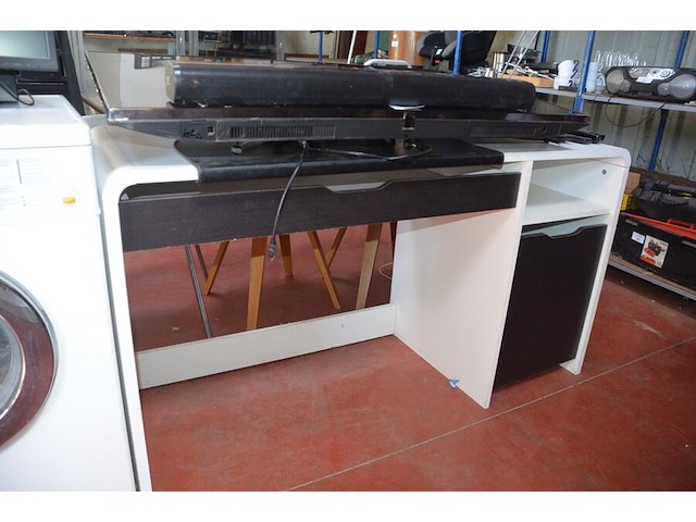 Flatscreen tv lg 50nano2t6b met afstandsbediening en muurbeugel, fineer bureel met 1 lade en 1 deur, soundbar medion, bureau stoel - afbeelding 4 van  14