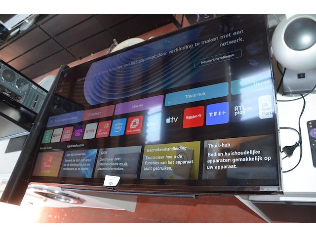 Flatscreen tv lg 50nano2t6b met afstandsbediening en muurbeugel, fineer bureel met 1 lade en 1 deur, soundbar medion, bureau stoel - afbeelding 10 van  14