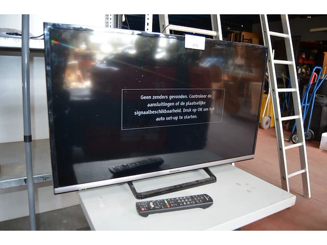 Flatscreen tv philips tx-32cs510e met afstandsbediening - afbeelding 2 van  5