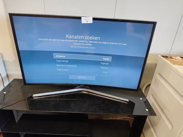 Flatscreen tv samsung curved ue40ku6100w, zonder afstandsbediening (gebruikt en getest), modern tv meubel met 3 leggers - afbeelding 2 van  9