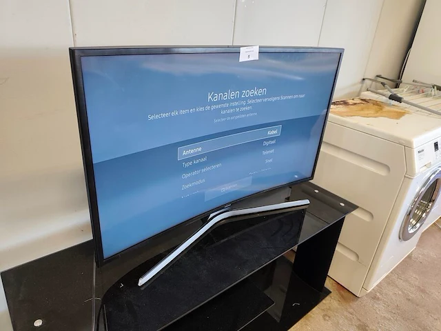 Flatscreen tv samsung curved ue40ku6100w, zonder afstandsbediening (gebruikt en getest), modern tv meubel met 3 leggers - afbeelding 3 van  9