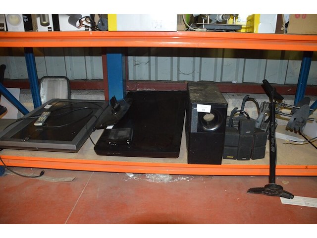 Flatscreen tv sony, flatscreen tv philips, 7 speakers bose, subwoofer bose, fietspomp, fietsstoeltje - afbeelding 1 van  9