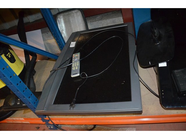 Flatscreen tv sony, flatscreen tv philips, 7 speakers bose, subwoofer bose, fietspomp, fietsstoeltje - afbeelding 2 van  9