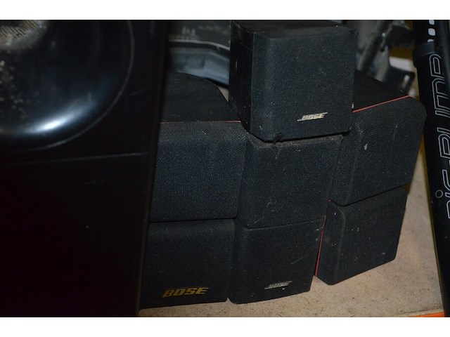 Flatscreen tv sony, flatscreen tv philips, 7 speakers bose, subwoofer bose, fietspomp, fietsstoeltje - afbeelding 7 van  9