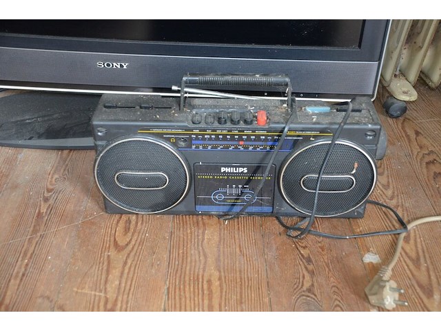 Flatscreen tv sony kdl-40w2000 met afstandsbediening, radio philips d8478, radio philips d8072 - afbeelding 4 van  6