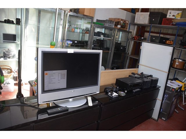 Flatscreen tv sony met afstandsbediening, sony ontvanger/versterker str-de205, 4 speaker sony, bluetooth speaker jbl clip 4, 2 hoofdtelefoons - afbeelding 1 van  16