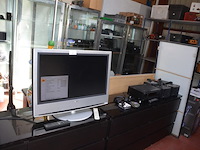 Flatscreen tv sony met afstandsbediening, sony ontvanger/versterker str-de205, 4 speaker sony, bluetooth speaker jbl clip 4, 2 hoofdtelefoons - afbeelding 1 van  16