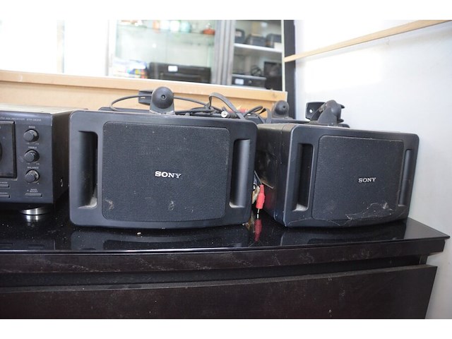 Flatscreen tv sony met afstandsbediening, sony ontvanger/versterker str-de205, 4 speaker sony, bluetooth speaker jbl clip 4, 2 hoofdtelefoons - afbeelding 14 van  16