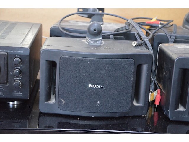 Flatscreen tv sony met afstandsbediening, sony ontvanger/versterker str-de205, 4 speaker sony, bluetooth speaker jbl clip 4, 2 hoofdtelefoons - afbeelding 15 van  16