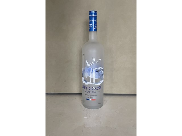 Fles grey goose 4,5l - afbeelding 1 van  4