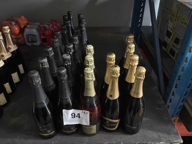 Flessen cava divers (26x) - afbeelding 1 van  4