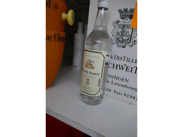 Flessen neutrale alcohol + champagnekoelers - afbeelding 2 van  3