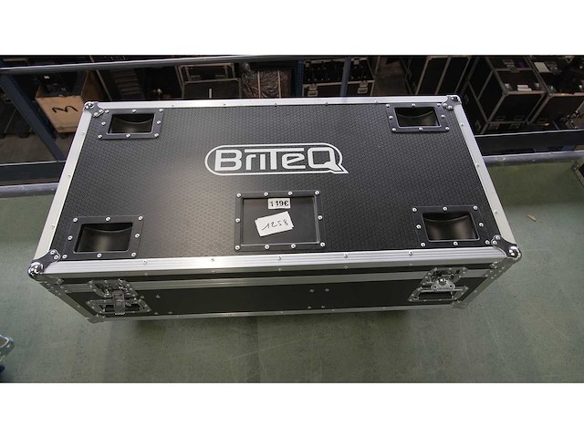 Flightcase 115cm x 58cm height without wheels 46 cm - afbeelding 1 van  2