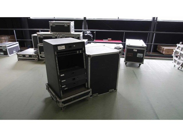 Flightcase 65cm x 60 cm height without wheels 85cm - afbeelding 1 van  2