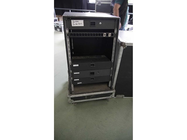 Flightcase 65cm x 60 cm height without wheels 85cm - afbeelding 2 van  2