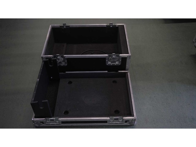 Flightcase 72cm x 48cm height 33cm - afbeelding 2 van  2