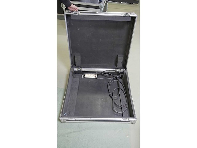 Flightcase 83cm x 70cm height without wheels 24 cm - afbeelding 2 van  2