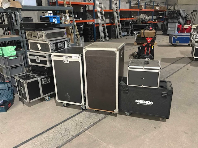 Flightcase leeg (9x) - afbeelding 1 van  5