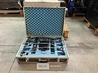 Flightcase met 4x flexibel tafellamp met clip