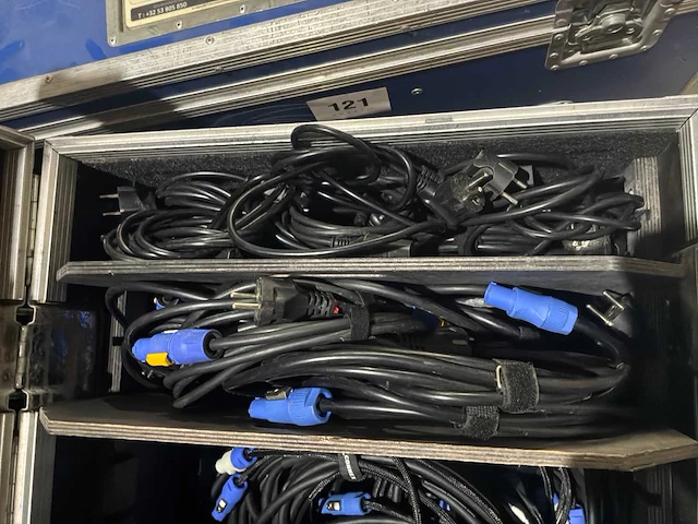 Flightcase met audio en voedingkabels - afbeelding 4 van  5