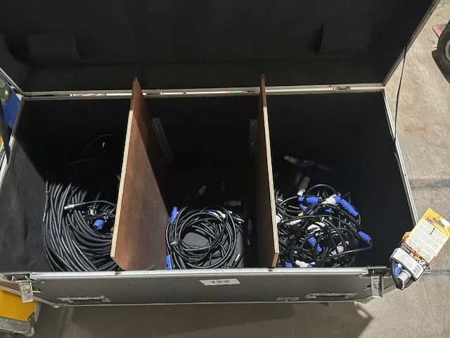 Flightcase met audio kabels - afbeelding 1 van  6